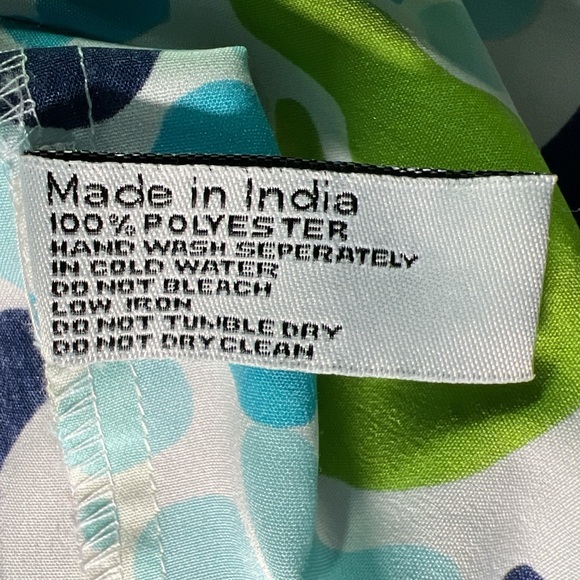 Buckhead Betties NWOT blue and green print oversized tunic.  Size small - Picture 4 of 4